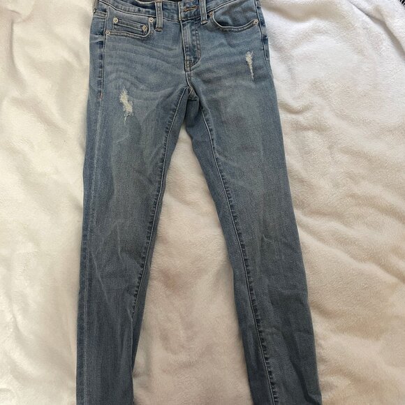 Aeropostale Size 2Short Low Rise Distressed Medium Wash Jeans - Picture 2 of 5